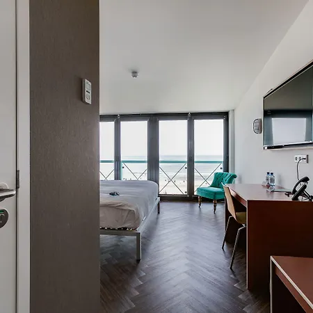 Beachhouse Hotell 4*