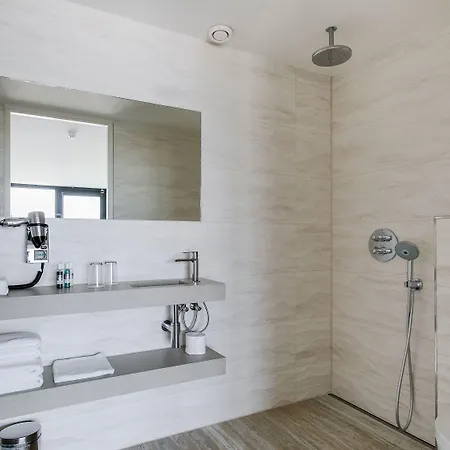 Beachhouse Hotell 4*