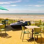 Beachhouse Hotell 4*