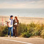Beachhouse Отель 4*