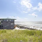 Beachhouse Отель