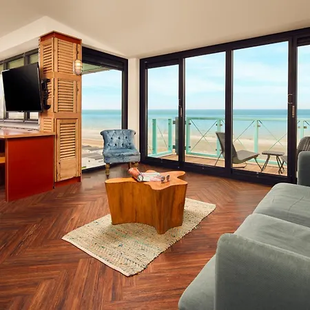Beachhouse Отель
